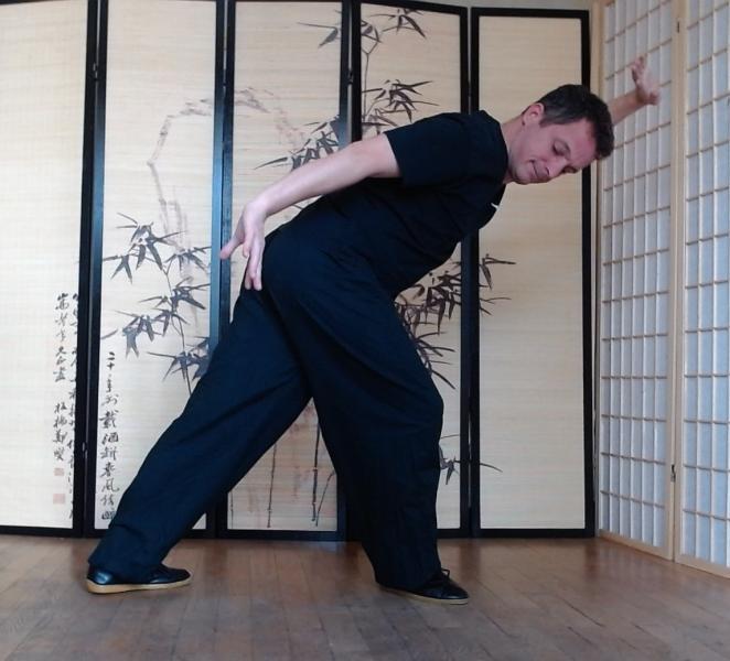 Posture du Dragon - Wudang Da Cheng Quan Qi Gong. Qi gong, yoga, taï chi, Pilates, méditation, Caen, Argences, en ligne, Lyon 